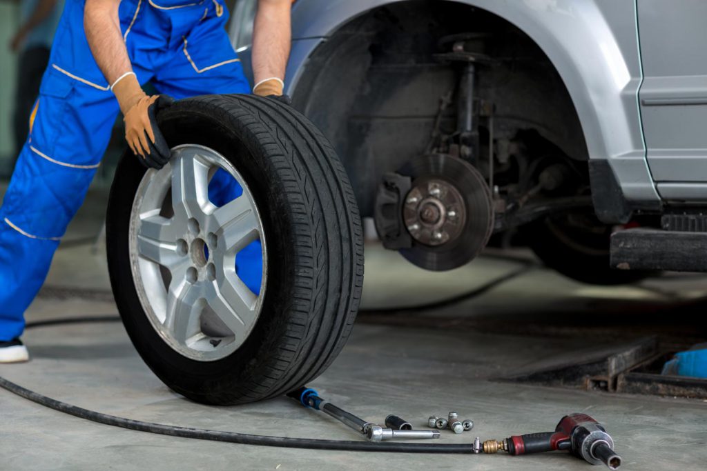 AUR30620 (CIII LVMT) Term 3 | AURLTJ102 - Remove, inspect, repair and refit light vehicle tyres and tubes